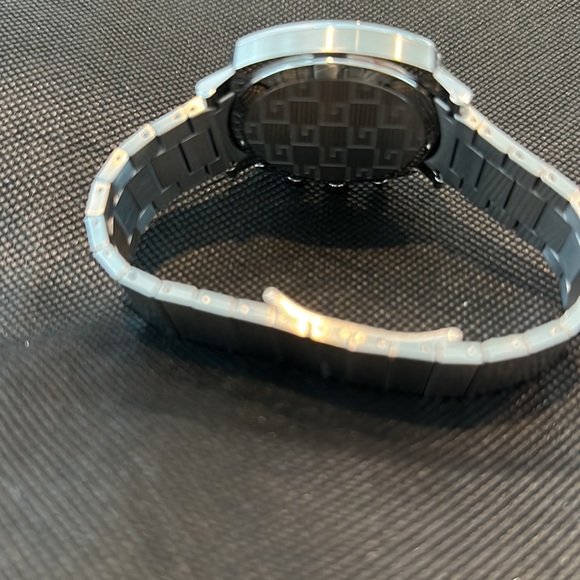Men’s Gucci watch looks excellent - Picture 4 of 4